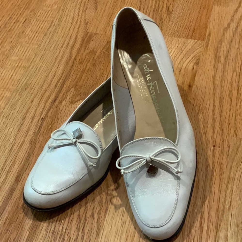 Salvatore Ferragamo Pearl Flats SZ 6 B